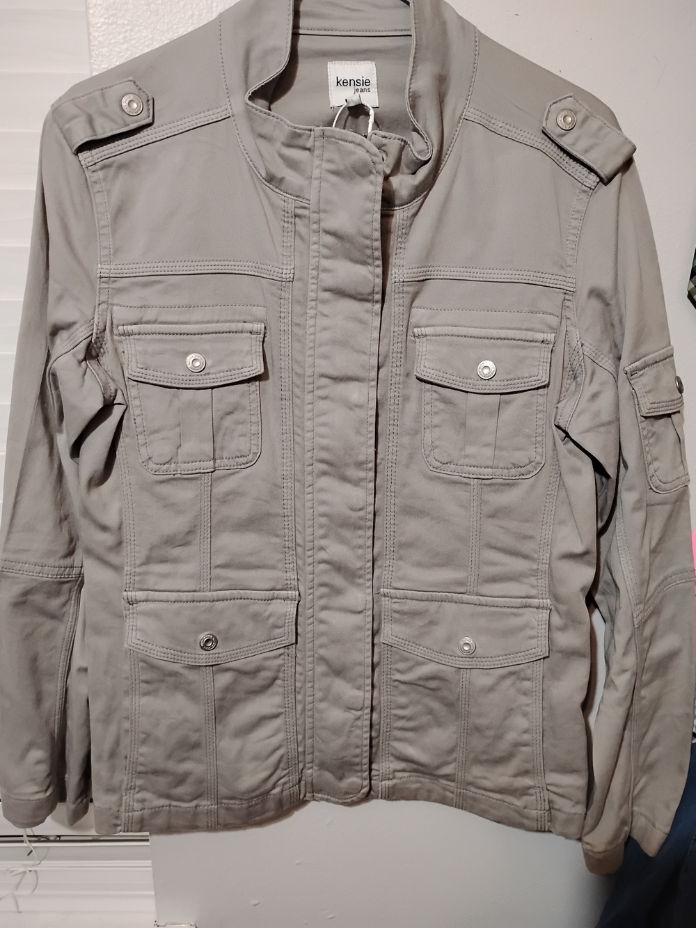Kensie Light Gray Utility Jacket with Epaulets and Front Pockets L